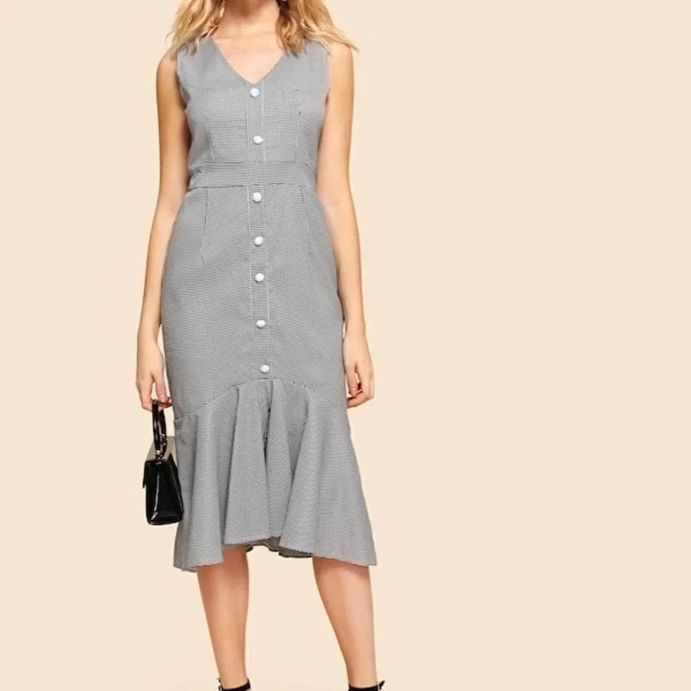 ✨ Ruffle Hem Gingham Button Dress✨